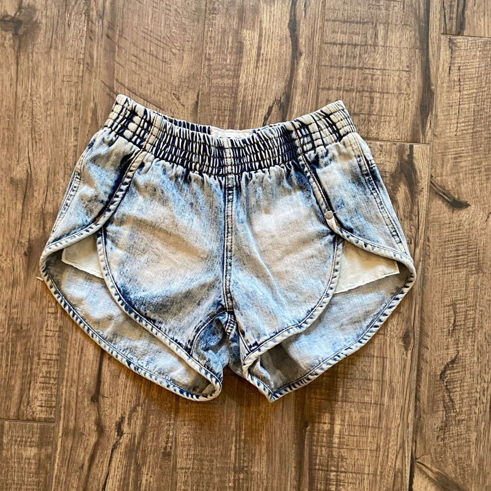 One Teaspoon Runner shorts💙